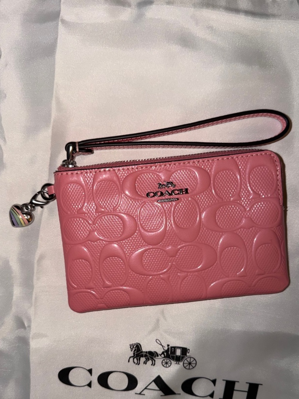 Coach Outlet Corner Zip Wristlet In Signature Leather With Heart Charm - Picture 4 of 8